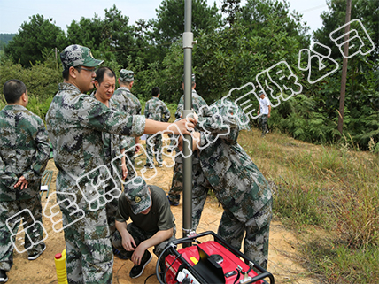 晶全照明保障某武警部队野外拉练